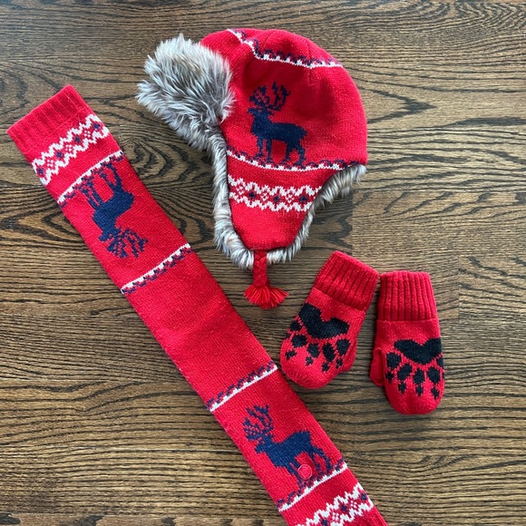 GAP Other - GAP KIDS HAT SET HAT GLOVES SCARF KNIT MITTENS REINDEER CHRISTMAS WINTER HAT SET